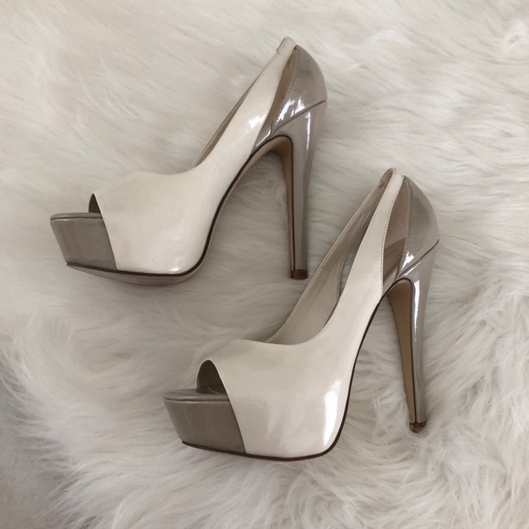 Gorgeous Aldo White & Grey Pumps, size 6 - Picture 2 of 8